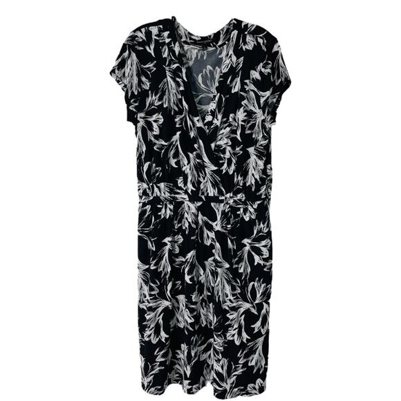 Banana Republic Dresses & Skirts - Banana Republic black white floral stretchy preppy office midi dress large